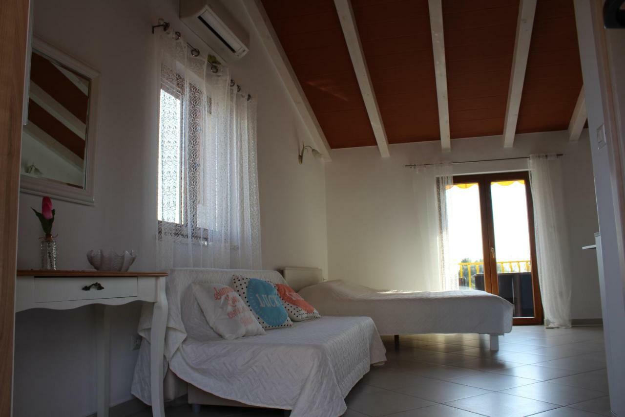 Apartman Sasa โรวีน ภายนอก รูปภาพ